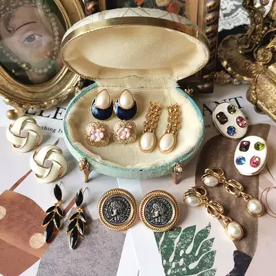 Ananas vintage overseas retro ins Net red earrings exquisite and elegant hypoallergenic Joker ear clip