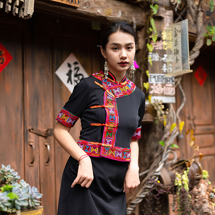 Lahu Ethnic Minority Clothing for Women, Ethnic Style Black Short-Sleeved Slim-Fit Geometric Embroidered Long Skirt Daily Outfit