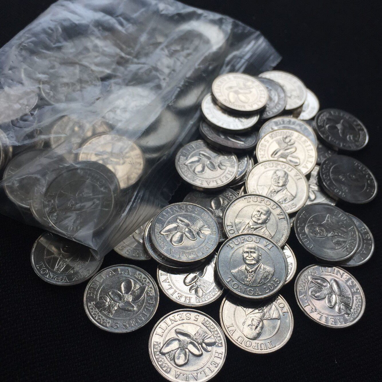 Tonga coin 5 cents random year plant Oceania foreign coins 17mm brand new 1 piece