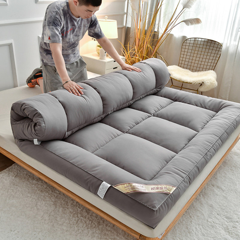 The mattress on the bed in winter is heated by the quilt household with the heat and the soft mattress cushion 1 5m1 8