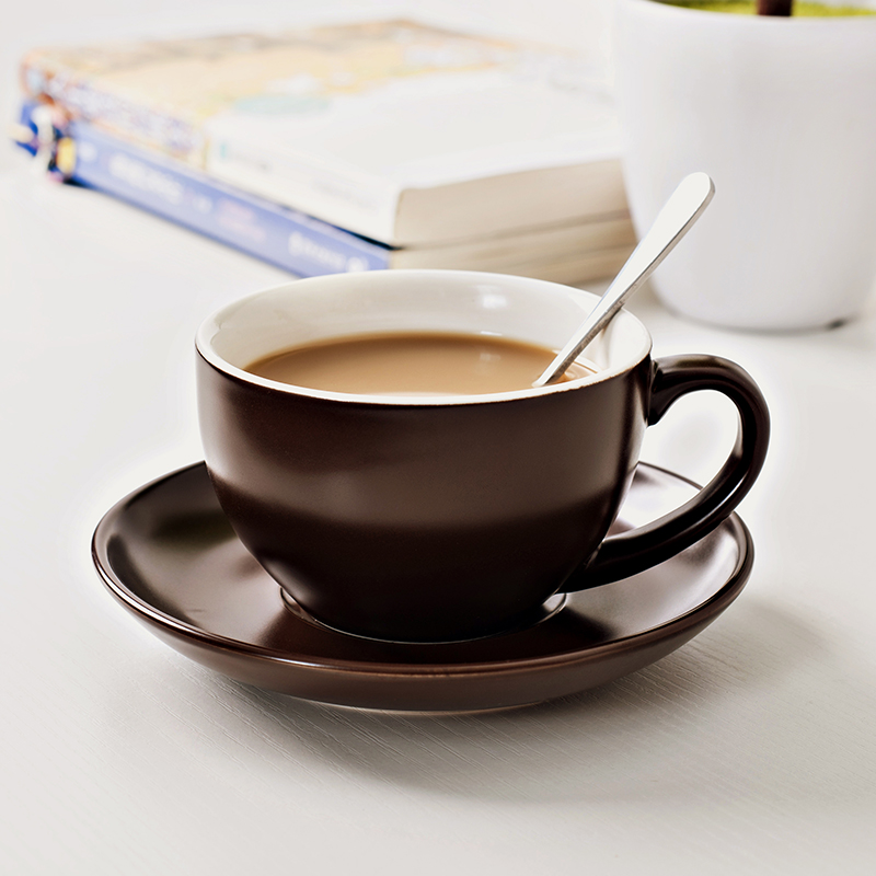 ложка кружка трактир. британский чай. ресторан чашка самара. ложка кружка трактир. кофейные зерна на блюдце вид сверху.