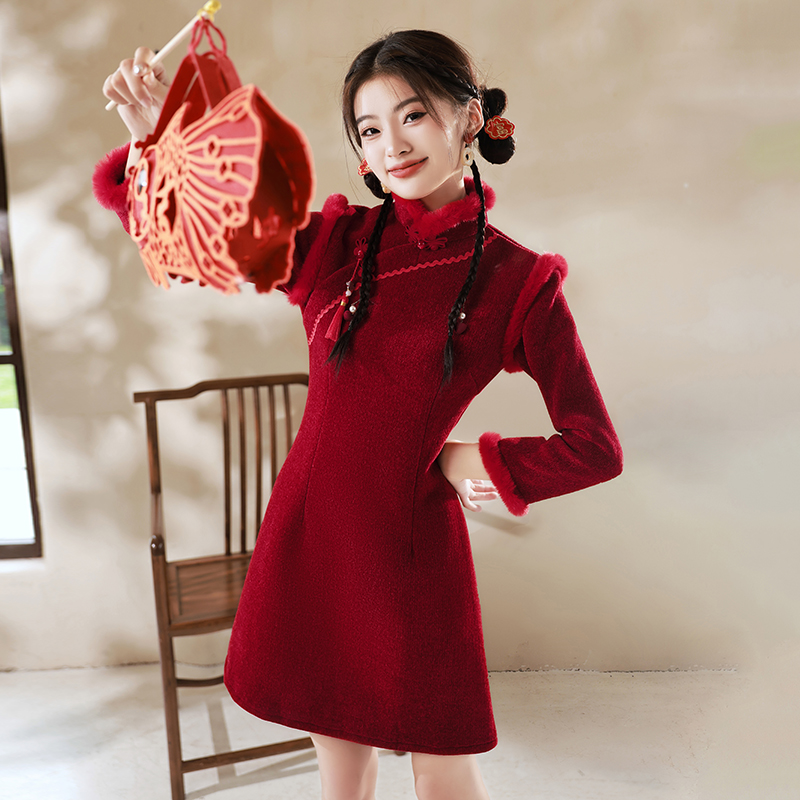 Red cheongsam, demi-season evening dress for bride, wedding dress, 2023 collection Red cheongsam, demi-season evening dress for bride, wedding dress, 2023 collection