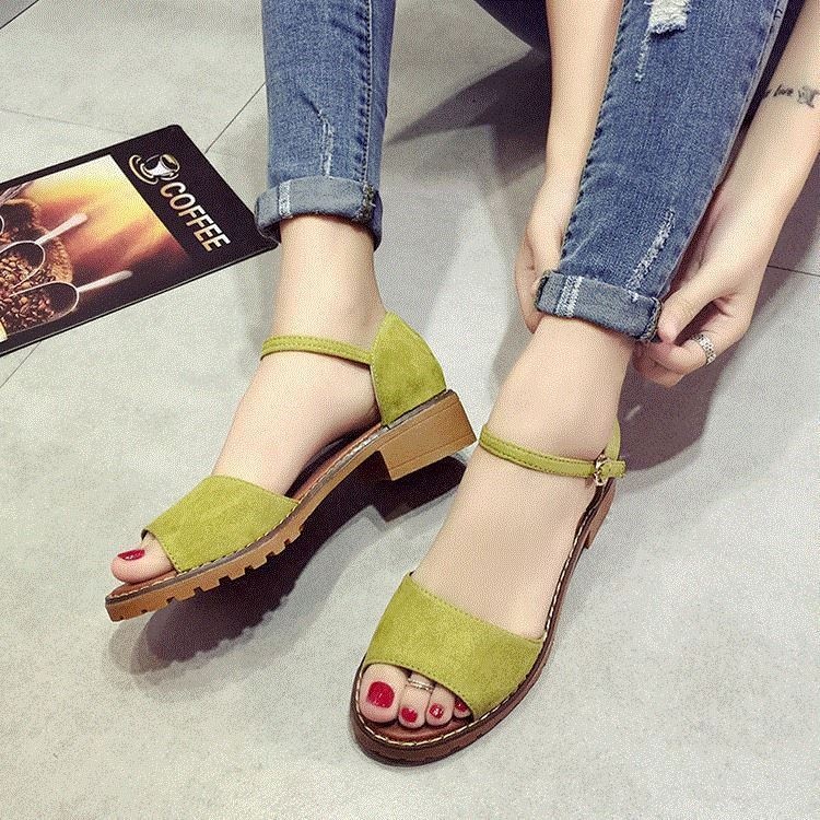 Giày sandal mùa hè kiểu mới dành cho nữ mùa hè phẳng phiu Hàn Quốc hoang dã với cùng một đoạn thời trang đơn giản đặc biệt rẻ hơn dép converse