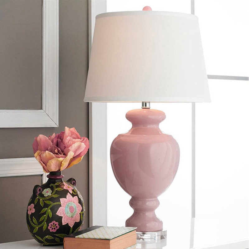 Pink princess room American country table lamp modern personality warm and romantic wedding bedroom bedside lamp Nordic s