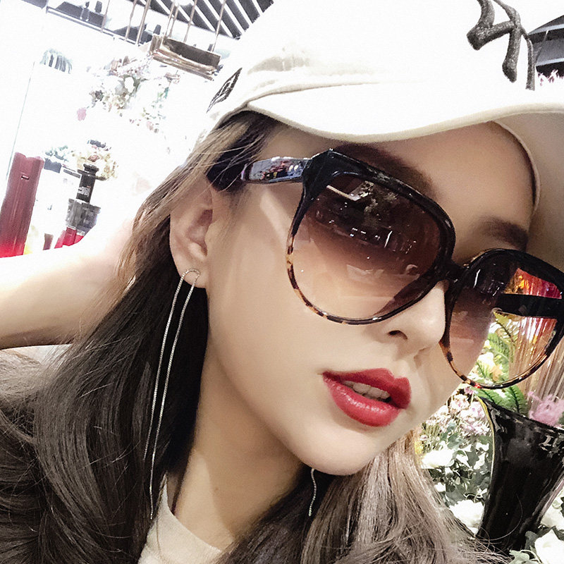 2021 new products sunglasses ladies and European street clapping oversized frame round face sunglasses anti UV sunscreen sunglasses