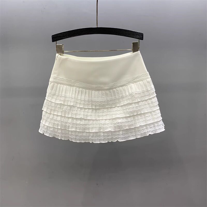 春の新作：曲線美の女性のための、甘くてスパイシーなレイヤードレーストリムスカート、露出を抑えたヒップラインを美しく見せるミニスカート