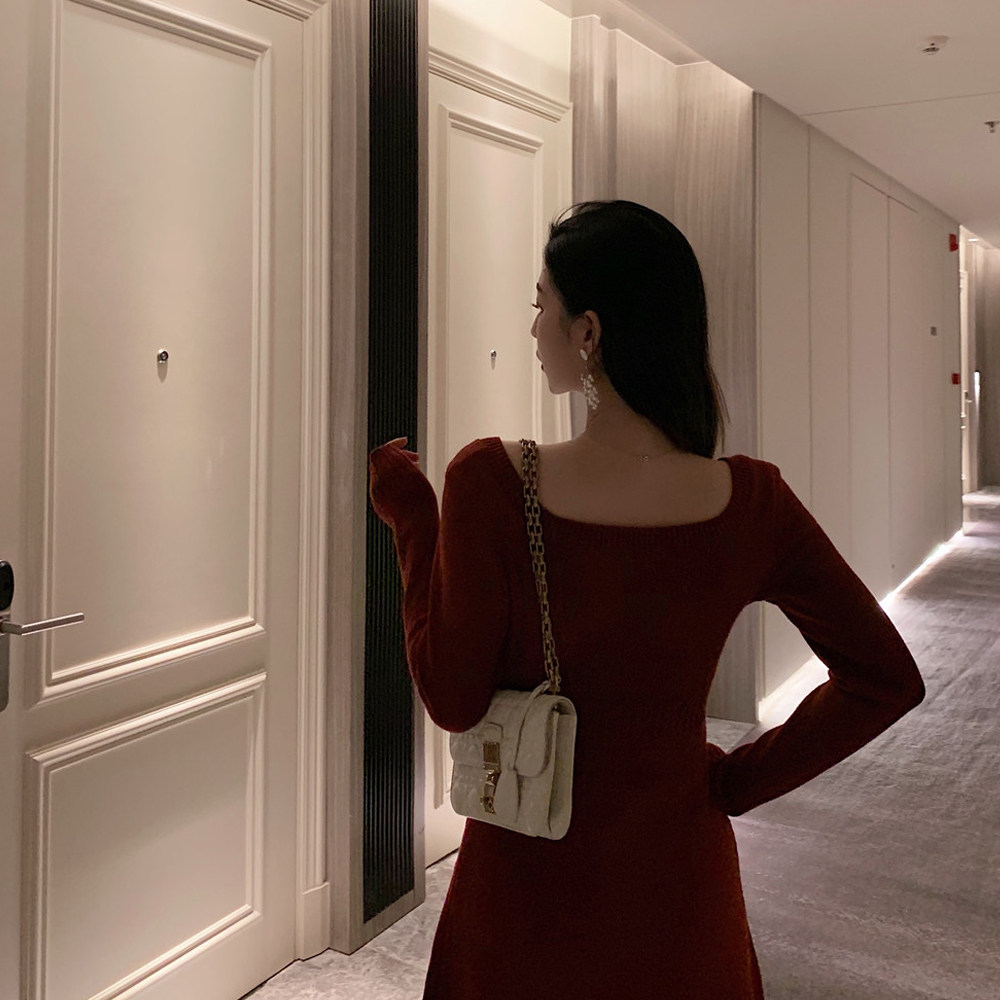 WALKINDARK] 2020 autumn and winter new temperament retro waist square collar thick knitted dress sweater skirt