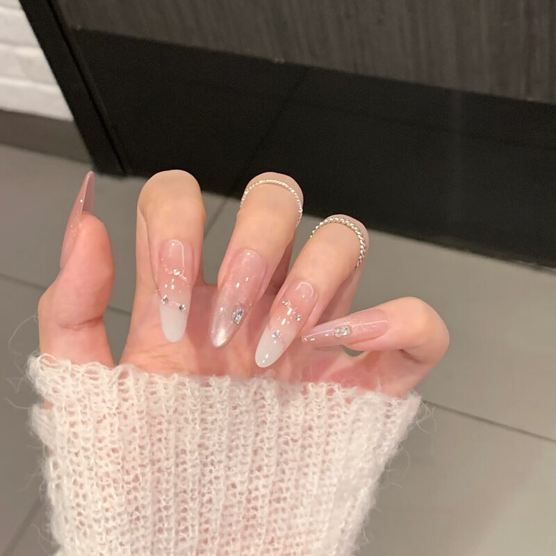 Cool and Elegant, Water-Glossy Cat-Eye Milky White Gradient, Handmade Wearable Nail Art, High-End Versatile, Brightening and Sparkling Nail Art