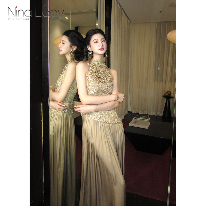 Ninalady Light Luxury Gold-Woven Fabric Spliced Satin Halter Neck Sleeveless Dress High-End French-Style Long Dress