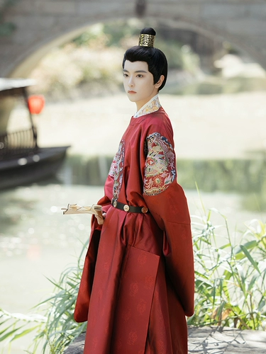 Qing ru, оригинальный Hanfu Ming, сделанный круглой шеей, четыре добавки, затемненные атласные цветы, полное золотое мастерство,