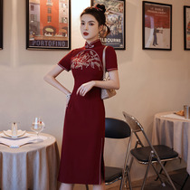 Fashion embroidered cheongsam 2021 new young Chinese style girl retro modified version of the dress medium-long section