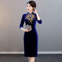Golden velvet cheongsam autumn 2021 new female retro handmade nail beads mother dress wedding banquet dress long