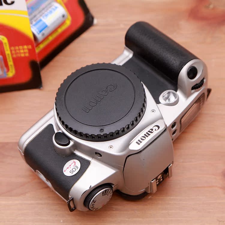 Canon KISS 2 thế hệ bộ phim tự động máy phim SLR máy ảnh duy nhất cơ thể có thể được trang bị với ống kính để gửi pin D