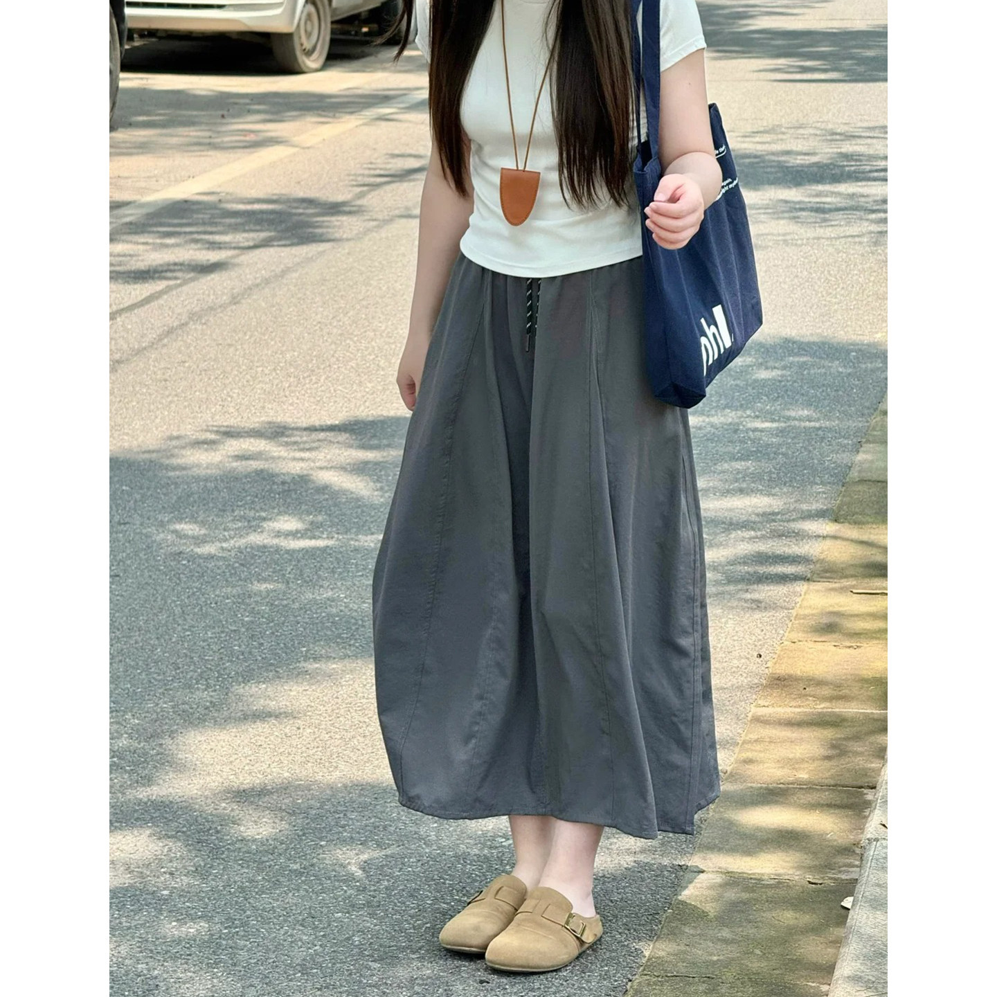 灰色工装裙大码女胖mm2026新款a字冰丝300斤梨型身材遮胯半身裙子