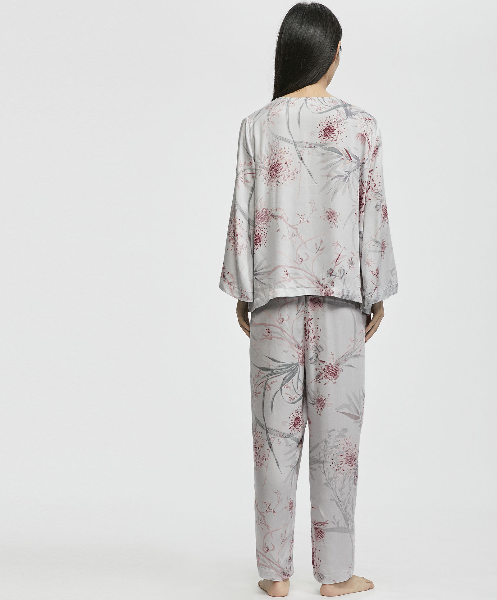 Mùa xuân và mùa hè giảm giá Oysho thanh lịch hoa mùa xuân ladies home đồ ngủ dài tay áo 31080122804 bộ đồ thể thao nam