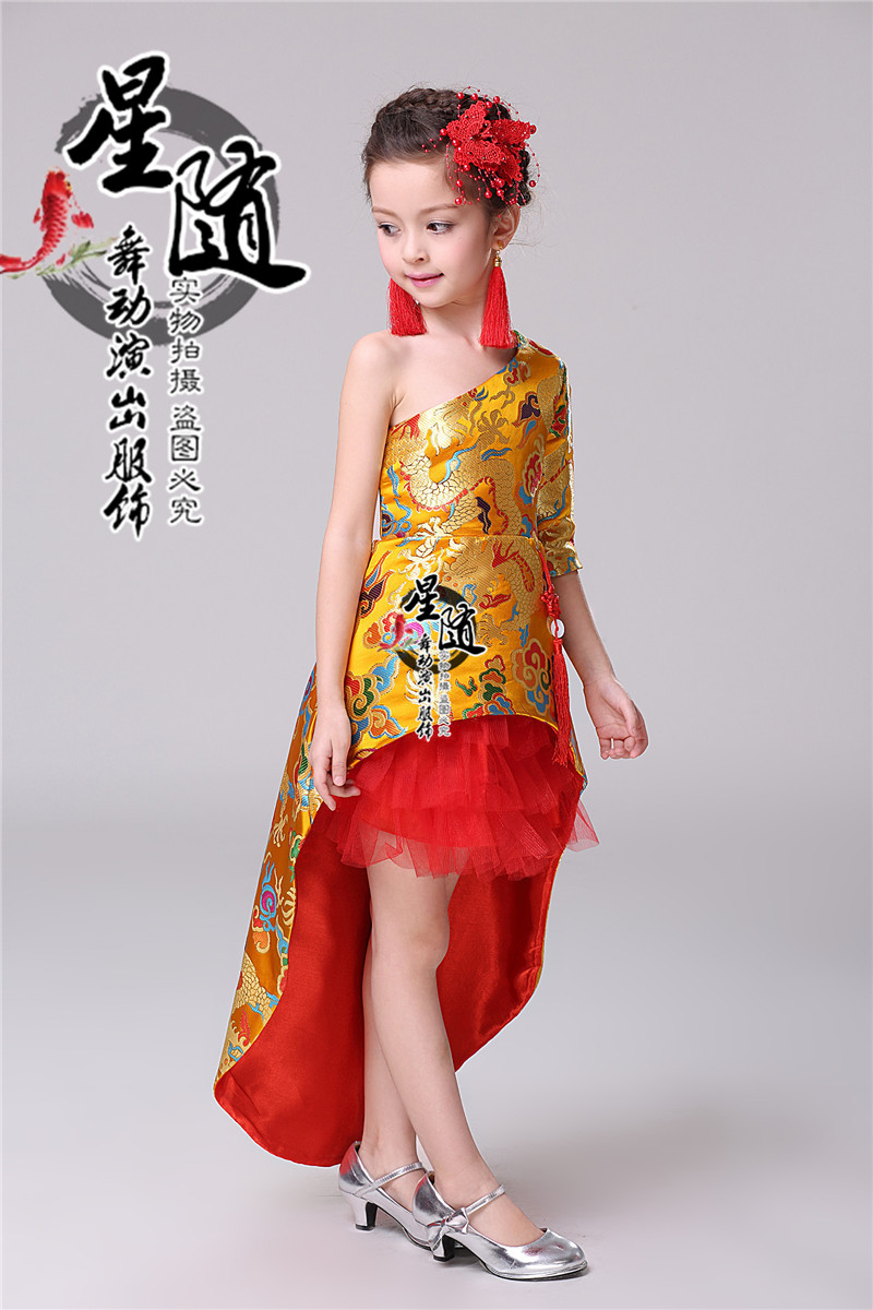 Lễ hội mùa xuân mới Buổi tối chàng trai và cô gái Trung Quốc hợp xướng trang phục hợp xướng quần áo trẻ con