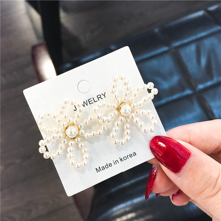 Brief Pearl Woman Earshot Temperament Korea Personality Net Red East Gate Flowers Earrings 2020 New Earrings Exploding