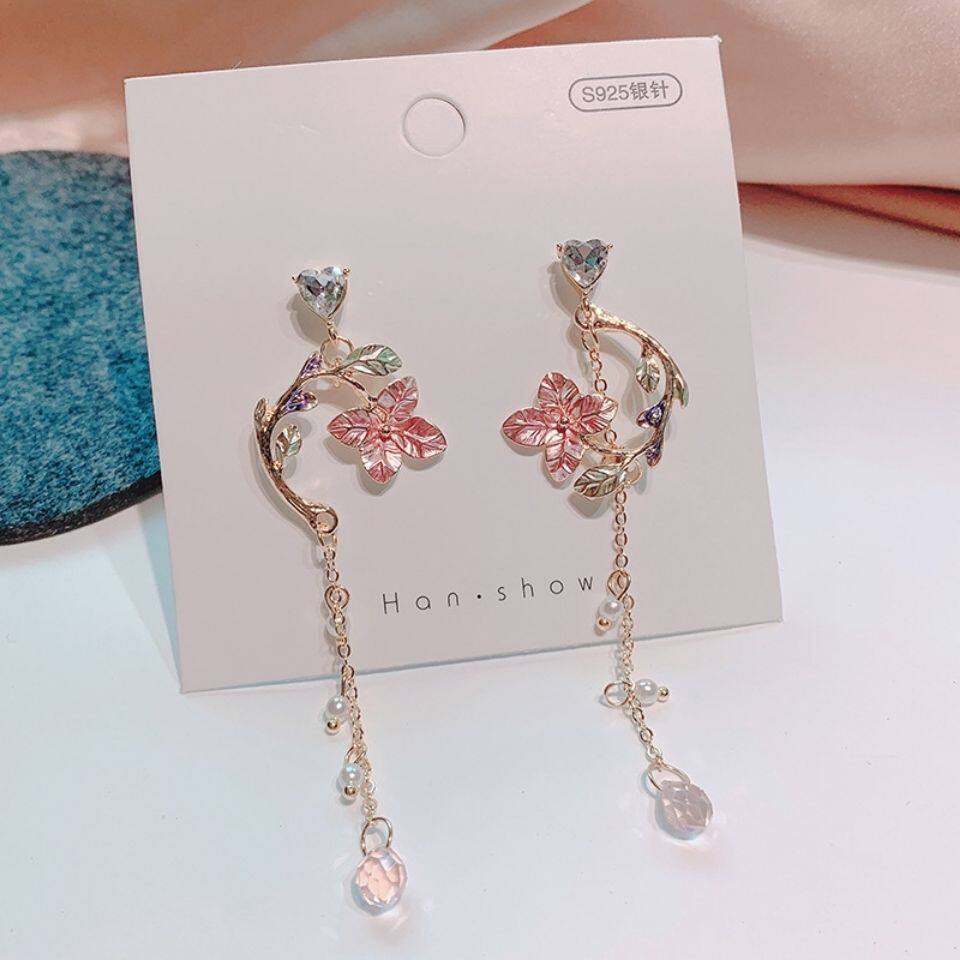 s925 Silver Needle New Retro Super Fairy Sweet Flowers Earnail 100 Hitch Fashion Ear Pendant Earrings Streaming Suhan Clothing