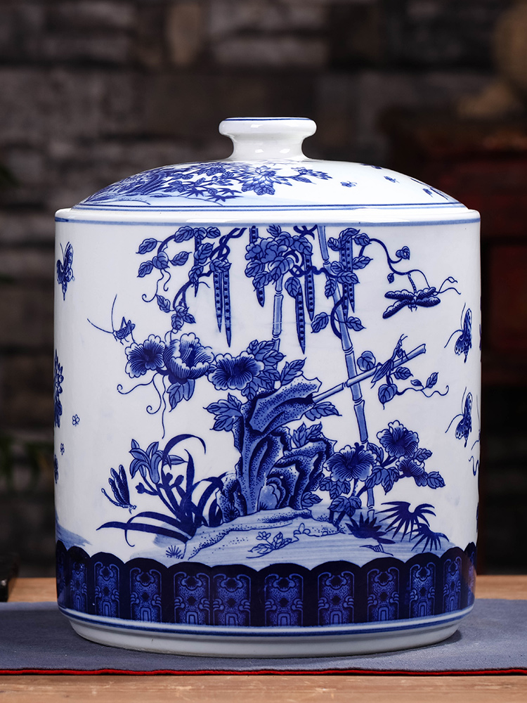 Caddy fixings ceramic seal pot store receives a large blue and white porcelain tea pot of pu 'er tea cake tin tea set