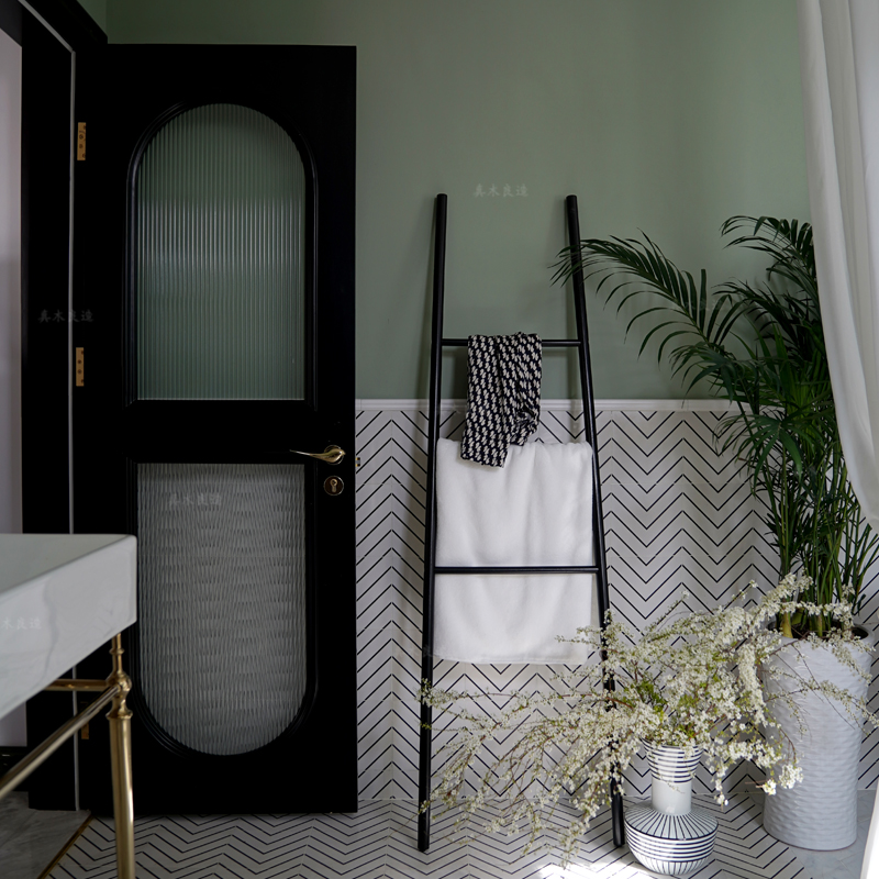 The Northern European shelf of the Ladder Made staircase is made of wooden ladder against the wall ladder cap chamber