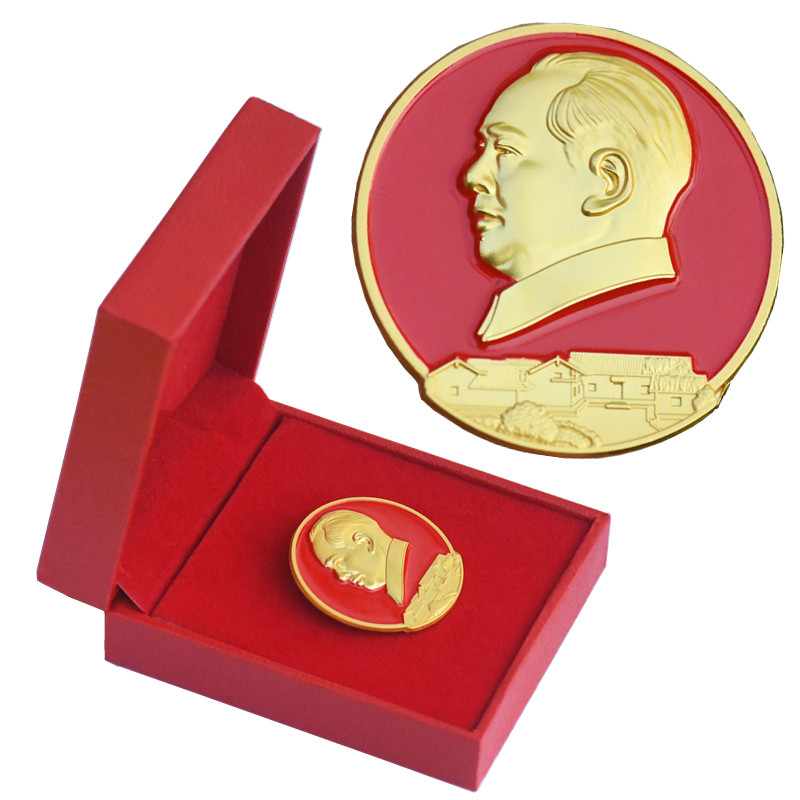 Mao lord like badge former residence portrait paint badge badge Grandpa Mao brooch former residence model 3 5CM red cover box