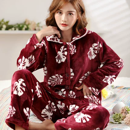 Bộ đồ ngủ lông cừu san hô phụ nữ mùa xuân, mùa thu và mùa đông flannel các bà mẹ trung niên và cao tuổi dày dặn cộng với dịch vụ tại nhà mùa đông trung niên bằng lông cừu - Cha mẹ và con