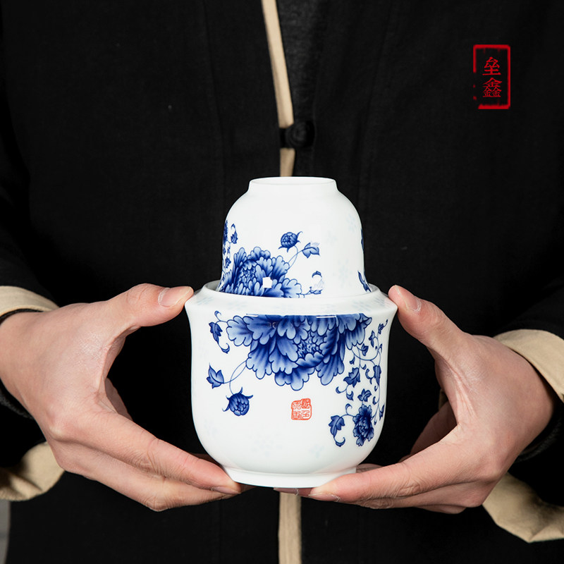 The Jingdezhen ceramic Chinese style old - fashioned mini - sized rice wine wine-warmer