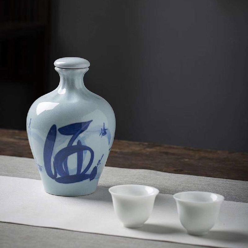 An empty bottle of jingdezhen ceramic household seal 1 catty creative Chinese wine bottle wine canned white wine utensils hip flask