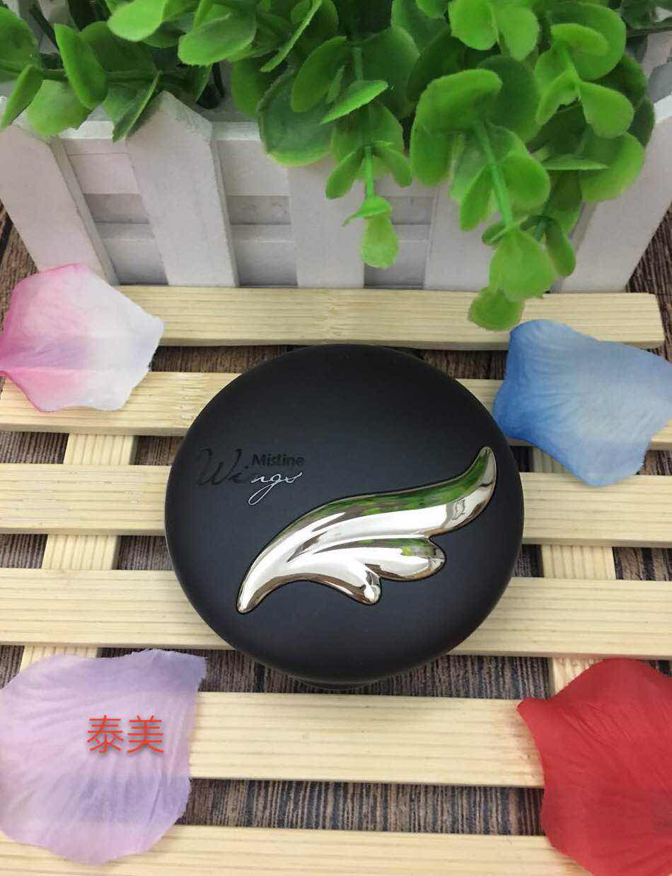 Thai Mistine wing phấn trang điểm che khuyết điểm không thấm nước và che khuyết điểm mồ hôi làm sáng tông màu da phấn phủ chống nắng