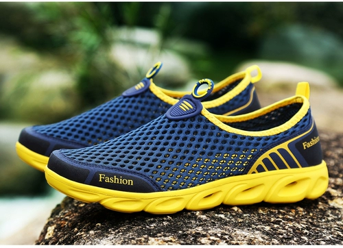 Летние дышащие сандалии для отдыха, трендовые нескользящие пляжные тапочки