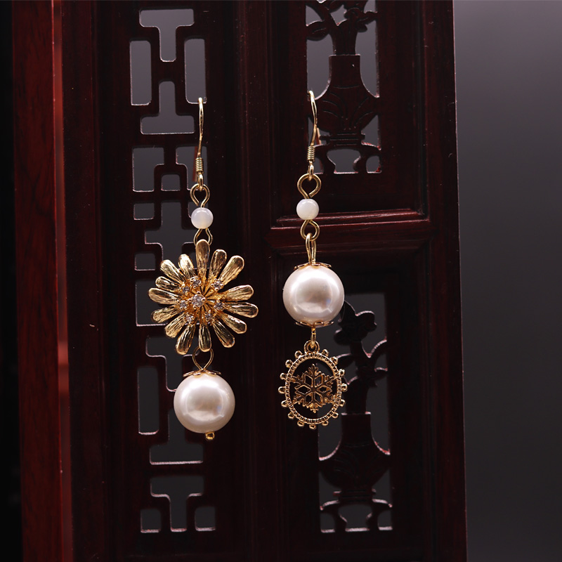 Original Hand for Chrysanthemum Ear Pendant Asymmetrical Pearl Earrings Fashion small, Japan-ROK Fashion earrings Lady Ear Pin