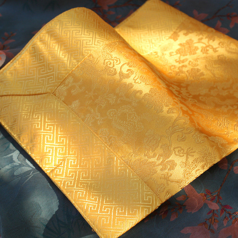 Brocade double-layer yellow dragon pattern thickened ancient style cover tablecloth wrapping cloth 50*70CM retro classical book bag jewelry bag