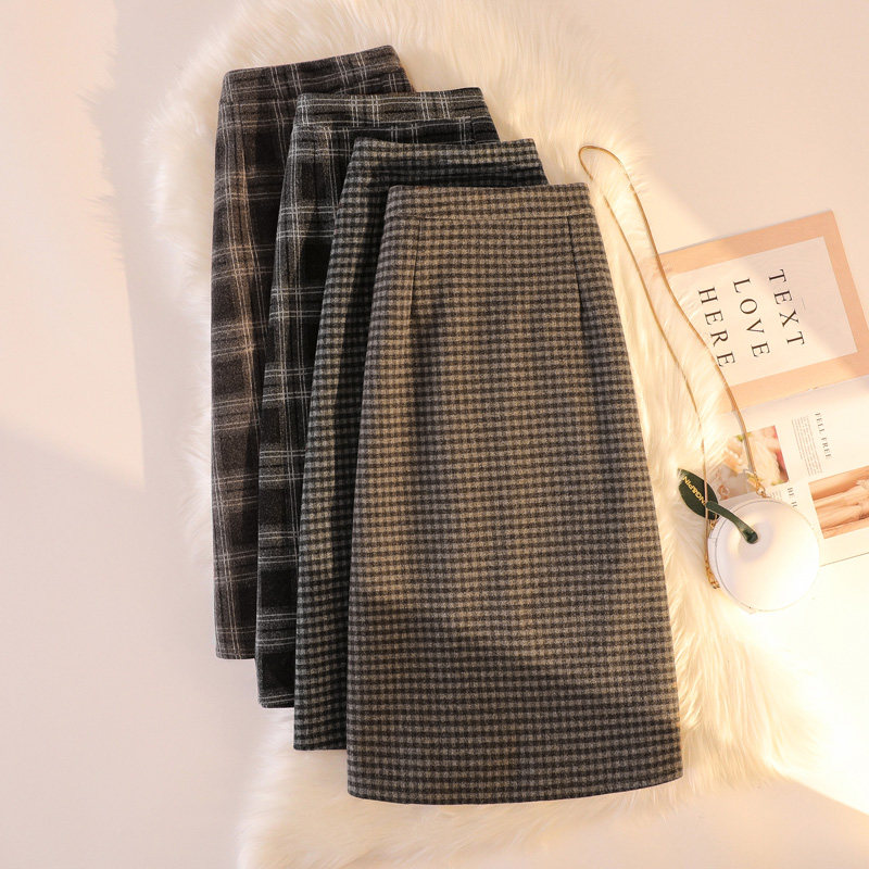Women's plaid midi skirt, A-line, autumn/winter 2026 new style, thickened, warm, elasticated, high-waisted, slimming long skirt.