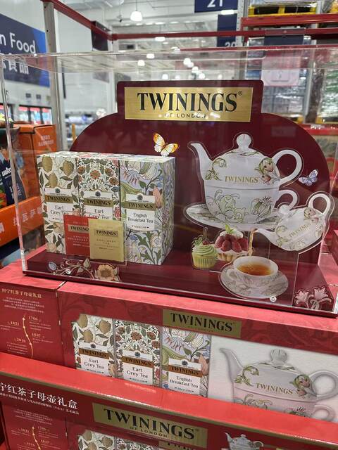 Sam's Twinings Tea Black Tea Gift Set with Earl Grey and English Tea, Includes 135 Tea Bags