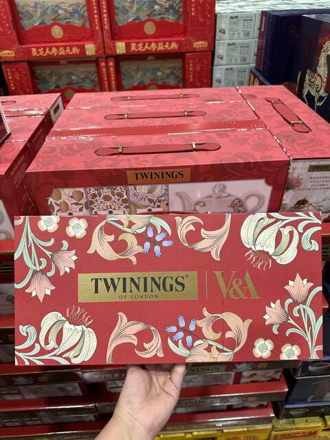 Sam's Twinings Tea Black Tea Gift Set with Earl Grey and English Tea, Includes 135 Tea Bags