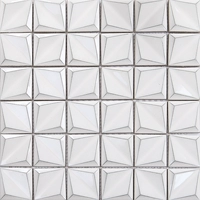 Кремового цвета