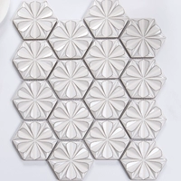 Кремового цвета