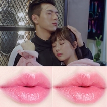 Dear beloved Sun Yaya with the same style Yang Zili is now changing the color of this years most popular lipstick color
