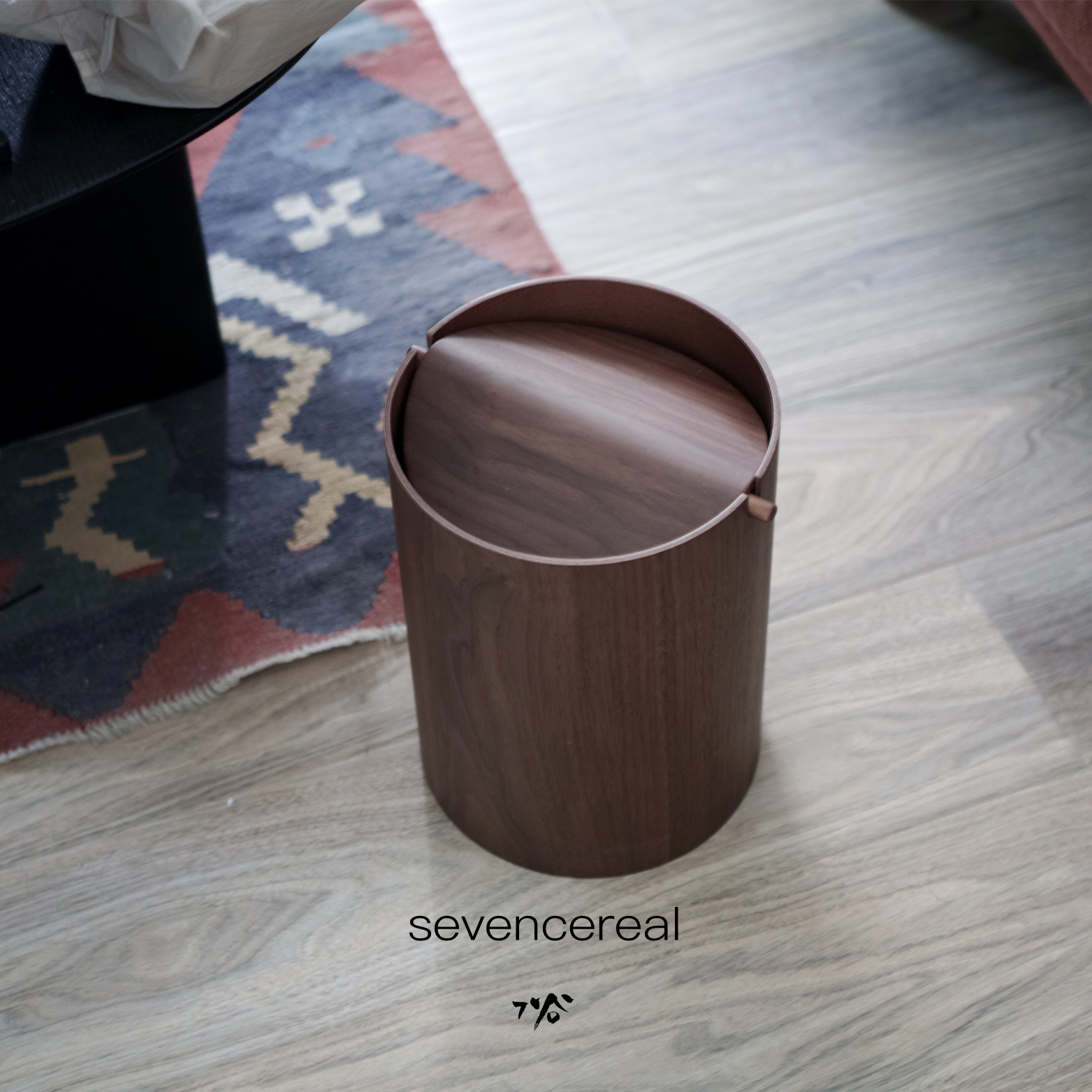 saito wood) Japan Imports Hotels Home Bedrooms Light Extravagant High-end Wastebasket With Lid Walnuts Trash Cans