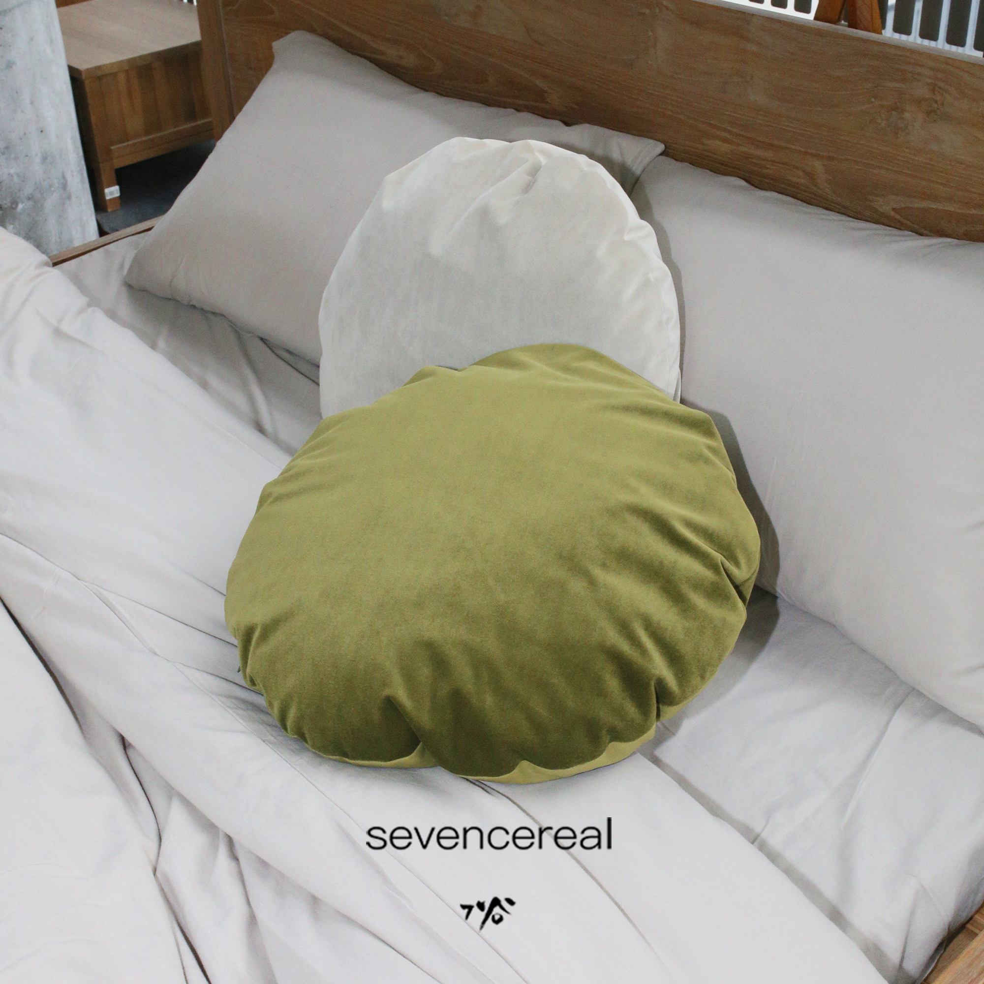 Seven Valley) Original designer ins round lunar eclipse retro cuddle with pillow brief natural color soft velvet big leaning pillow cushion