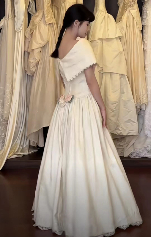 French-Style Floor-Length Light Wedding Dress with a High-End Feel, Vintage Jacquard Satin Tulle Forest-Style Off-Shoulder Gown