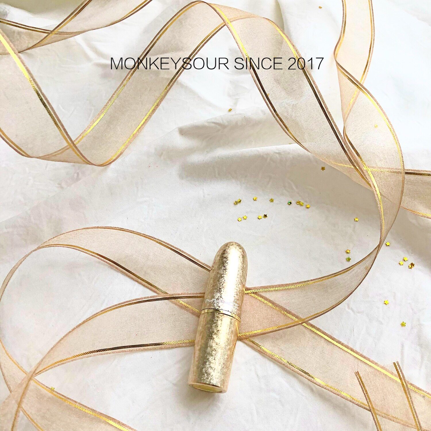 Net red gold pink ribbon in wind jewelry nail and photography photo background prop room decoration