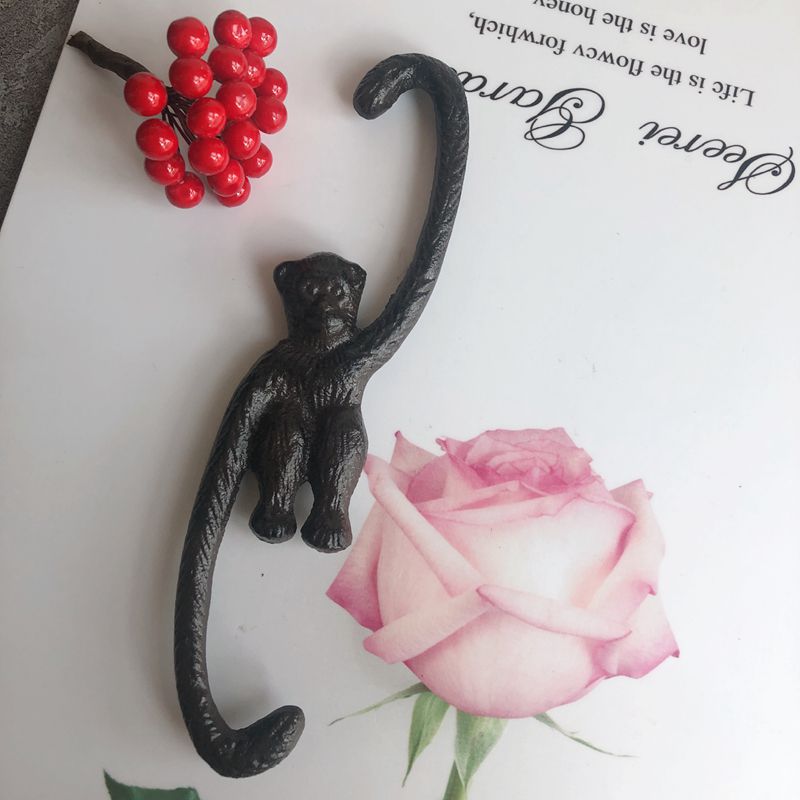 Eurostyle retro home living room hanging decoration cast iron small monkey S shaped hook solid wall decoration wall-mounted small animal decoration