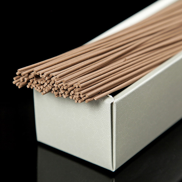 贝欣雅 香韵老山檀香 线香 150g约190支 天猫优惠券折后¥9.8包邮(¥14.8-5)送香插 贝欣雅 香韵老山檀香 线香 150g约190支 天猫优惠券折后¥9.8包邮(¥14.8-5)送香插