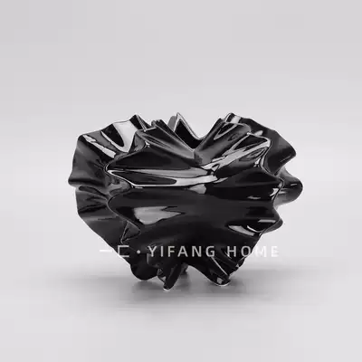 A simple modern minimalist model room dining table TV cabinet special-shaped ceramic flower with soft ornaments