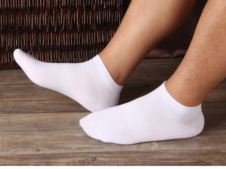 Của nam giới cotton ngắn ống vớ thể thao cotton nam vớ không stinky feet mùa xuân, mùa hè, mùa thu và mùa đông mùa đen và trắng xám màu rắn vớ nam