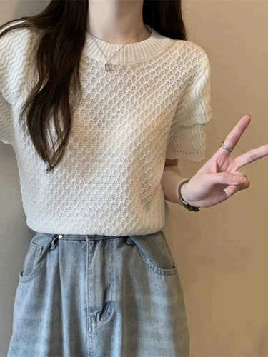 Женская одежда больших размеров, лето 2024, новый стиль Fat Sister, облегающие и облегающие вязаные топы с круглым вырезом и короткими рукавами для женщин