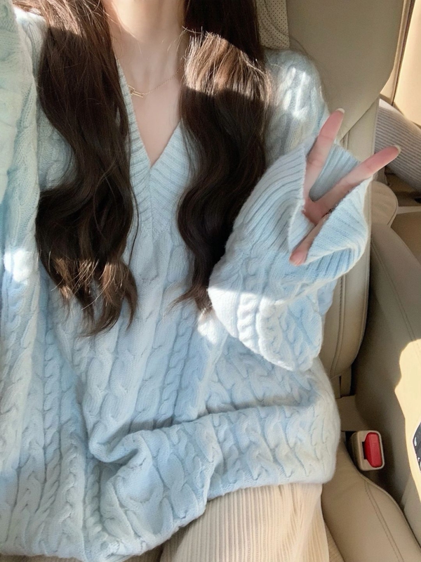 2023 New V-Neck Soft Blue Cable Knit Sweater for Women, Autumn and Winter Inner Wear, Lazy Style, High-End Feel, Loose and Thickened