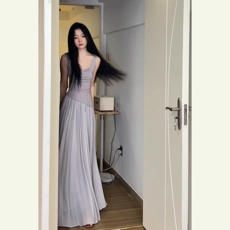 Korean-Style Ladylike Trendy Slimming Purple Spaghetti Strap Dress for Women, High-Waisted A-Line Skirt, Elegant and Slim-Fitting Long Dress