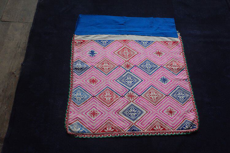 Xiangyin Pavilion looking for bosom friend Miao embroidery piece silk cotton thread hand-picked weaving area 34*40cm c-735